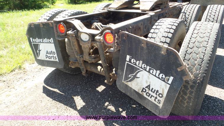 image for item L2024 1986 Mack R688ST semi truck