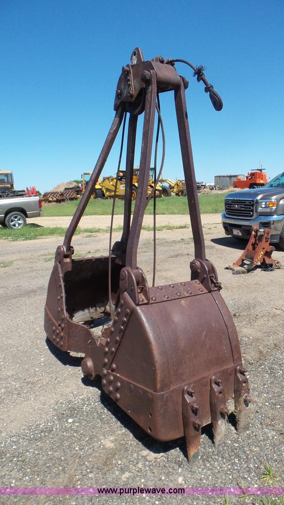 Clamshell bucket in Lincoln, KS Item L2026 sold Purple Wave