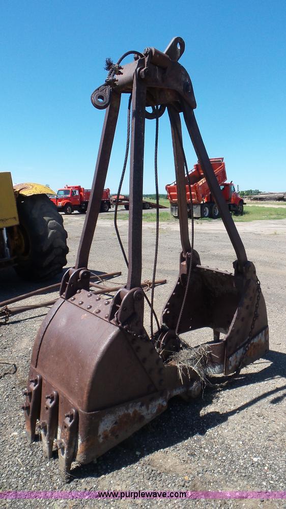 image for item L2026 Clamshell bucket