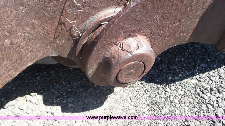 image for item L2026 Clamshell bucket