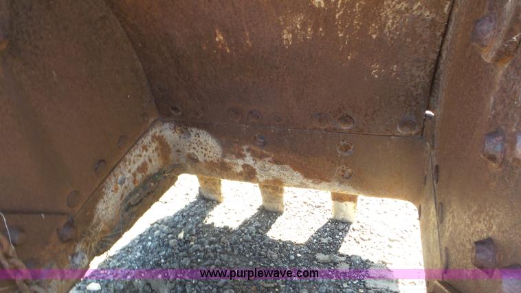 image for item L2026 Clamshell bucket