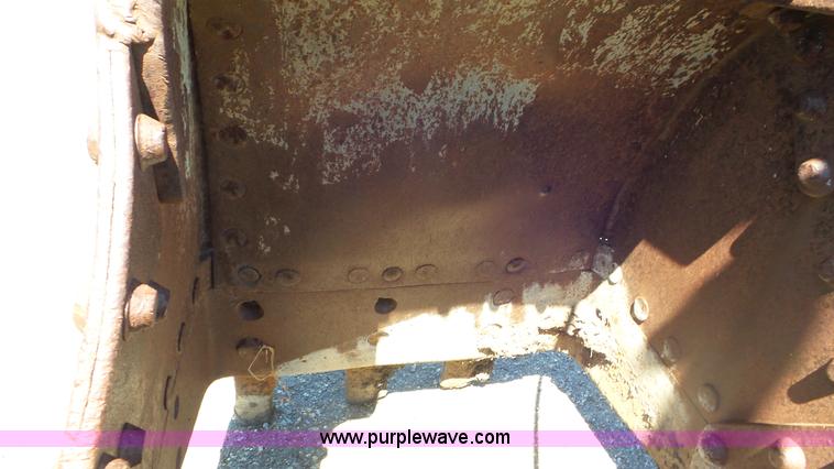 image for item L2026 Clamshell bucket