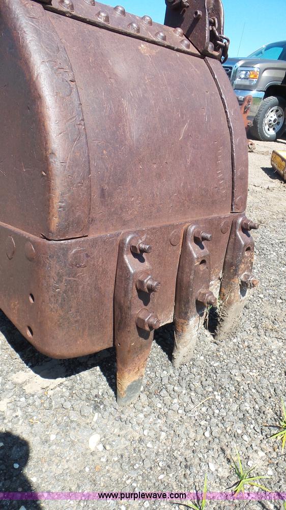 image for item L2026 Clamshell bucket