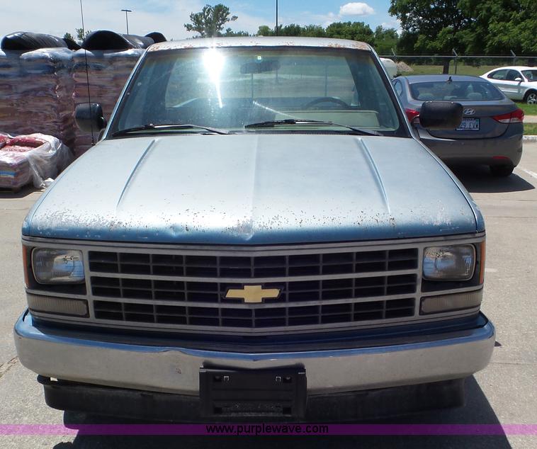 image for item L2050 1988 Chevrolet 1500 pickup truck