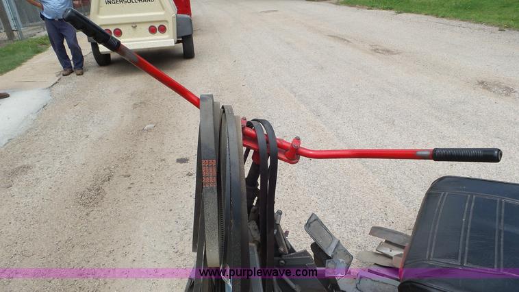 image for item L2064 1993 Heckendorn 88906 lawn mower