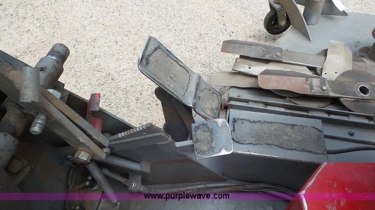 image for item L2064 1993 Heckendorn 88906 lawn mower