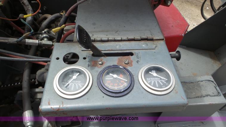 image for item L2064 1993 Heckendorn 88906 lawn mower