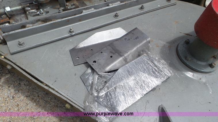 image for item L2064 1993 Heckendorn 88906 lawn mower