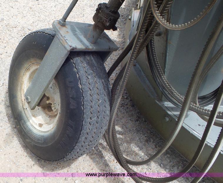 image for item L2064 1993 Heckendorn 88906 lawn mower