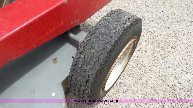 image for item L2064 1993 Heckendorn 88906 lawn mower