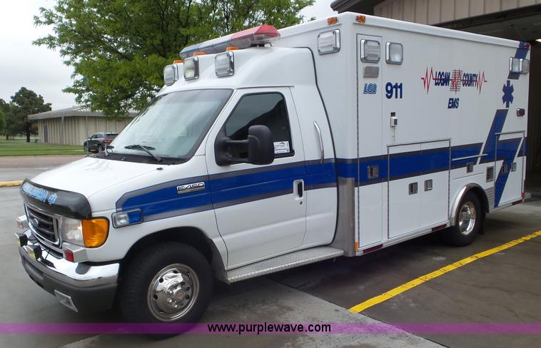 image for item L2084 2006 Ford E450 ambulance
