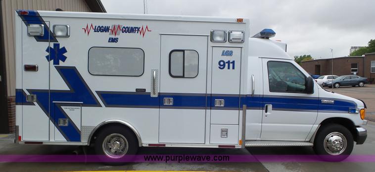 image for item L2084 2006 Ford E450 ambulance