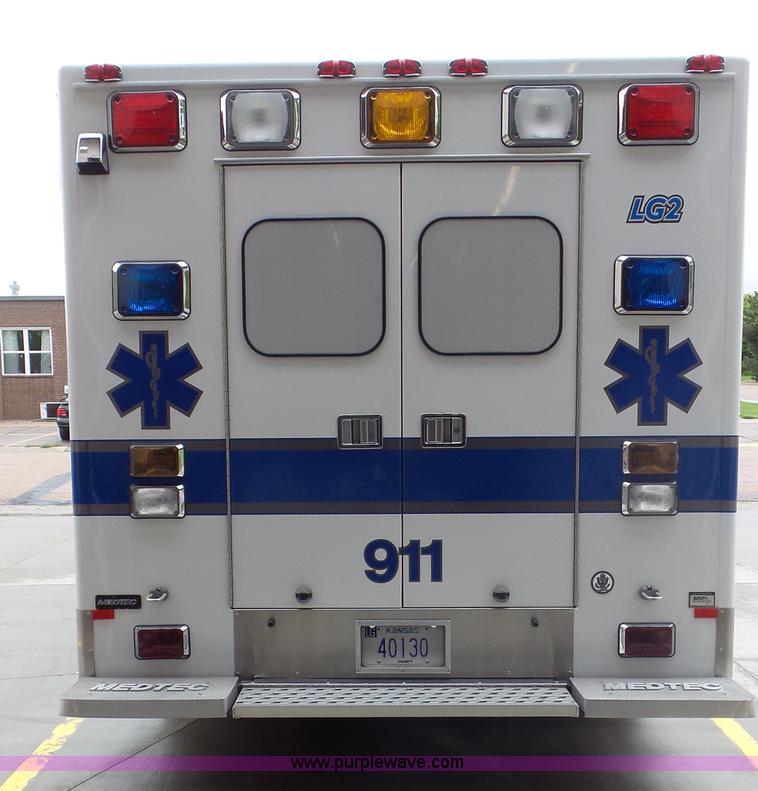 image for item L2084 2006 Ford E450 ambulance