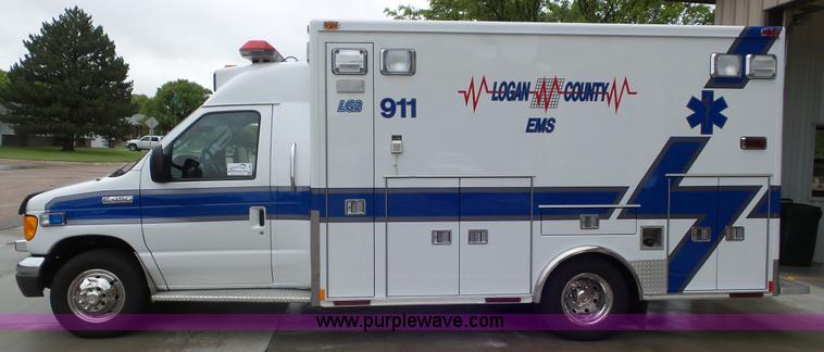 image for item L2084 2006 Ford E450 ambulance