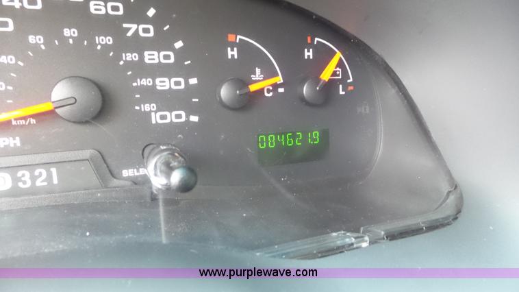 image for item L2084 2006 Ford E450 ambulance