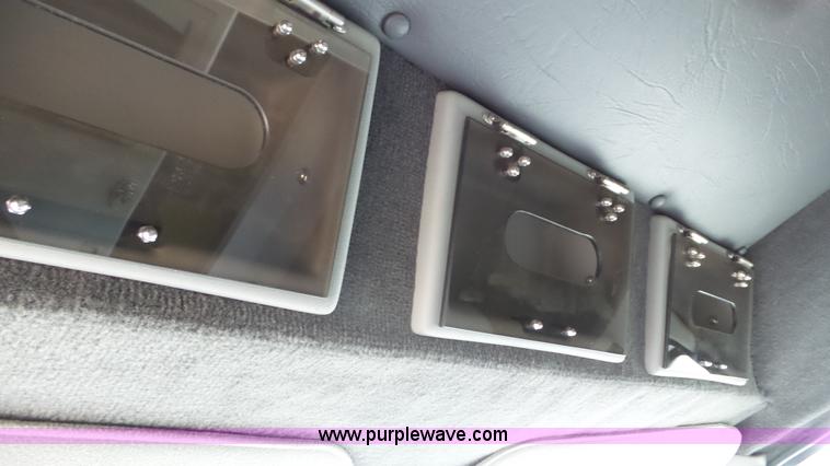 image for item L2084 2006 Ford E450 ambulance