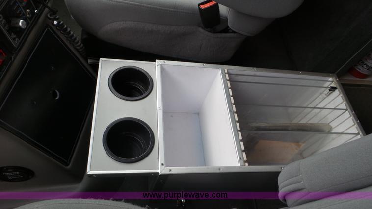 image for item L2084 2006 Ford E450 ambulance