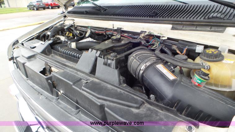 image for item L2084 2006 Ford E450 ambulance