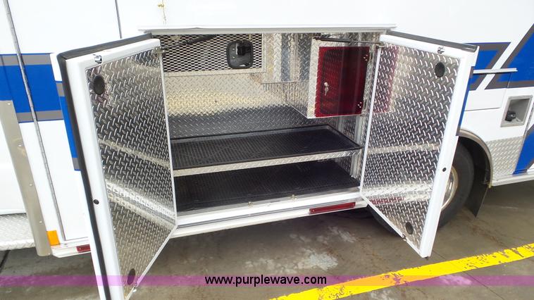 image for item L2084 2006 Ford E450 ambulance