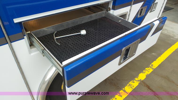 image for item L2084 2006 Ford E450 ambulance