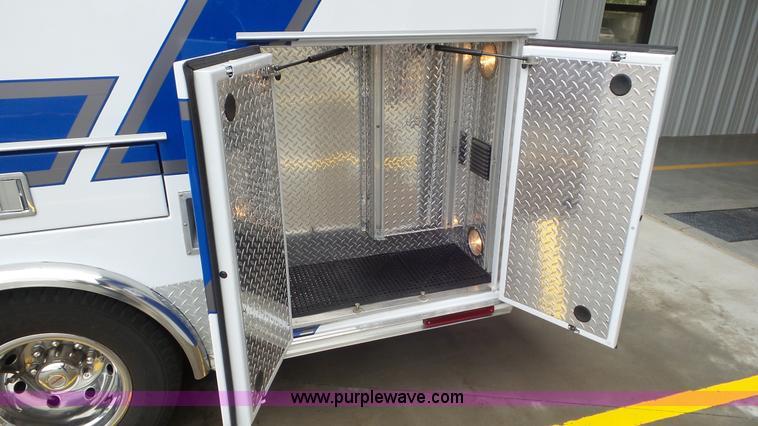 image for item L2084 2006 Ford E450 ambulance