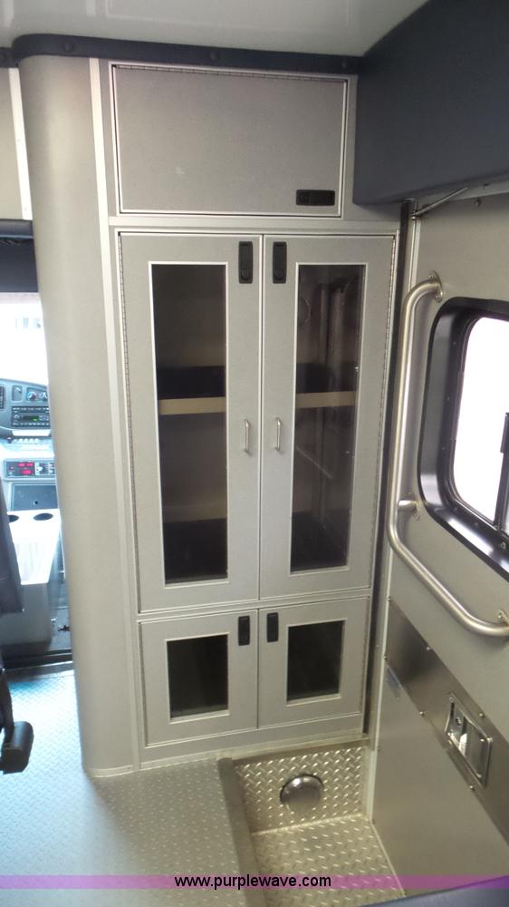 image for item L2084 2006 Ford E450 ambulance