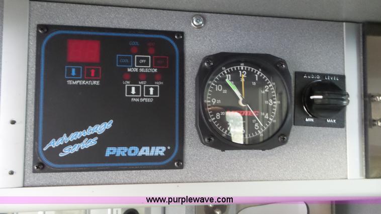 image for item L2084 2006 Ford E450 ambulance