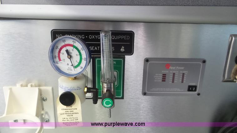 image for item L2084 2006 Ford E450 ambulance