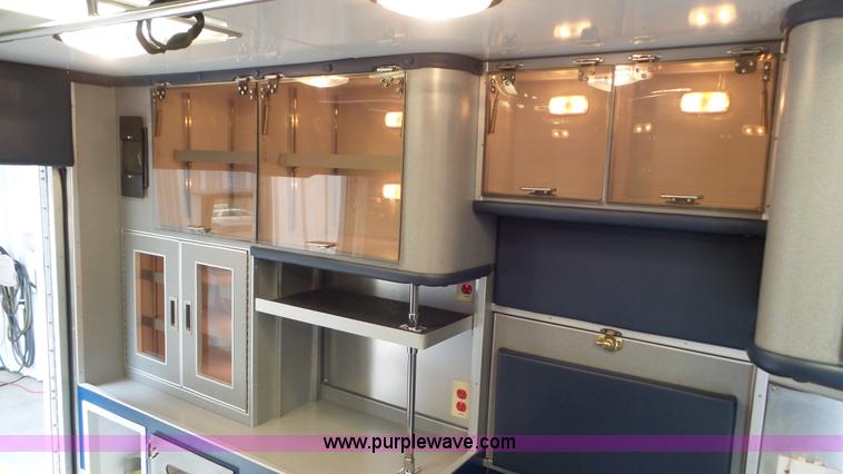 image for item L2084 2006 Ford E450 ambulance