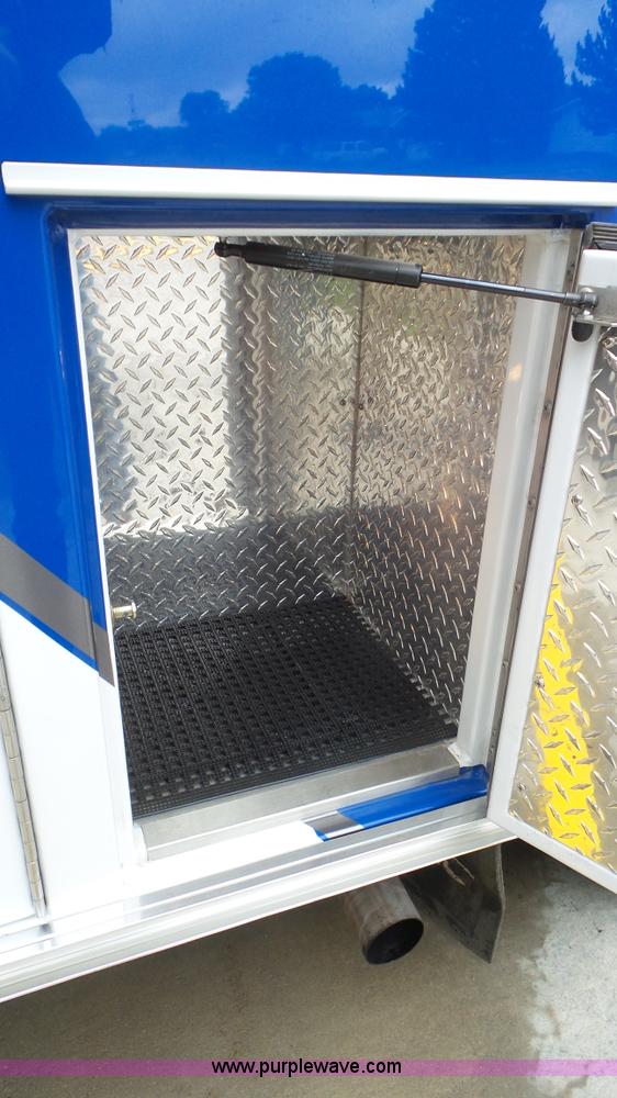 image for item L2084 2006 Ford E450 ambulance