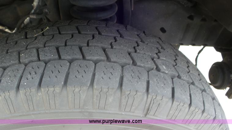 image for item L2084 2006 Ford E450 ambulance