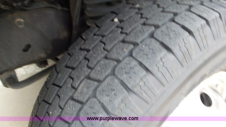 image for item L2084 2006 Ford E450 ambulance