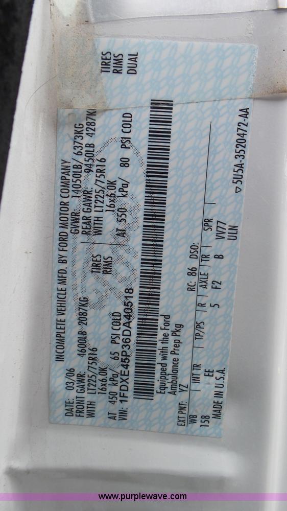 image for item L2084 2006 Ford E450 ambulance