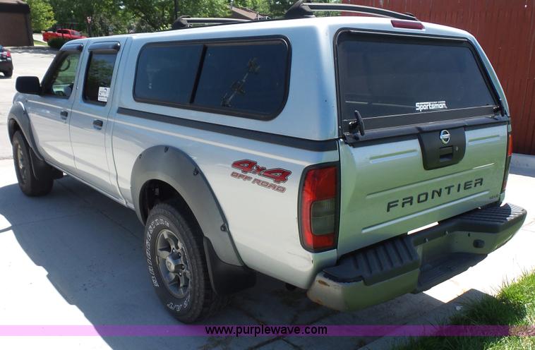 image for item L4797 2002 Nissan Frontier SE Crew Cab pickup truck