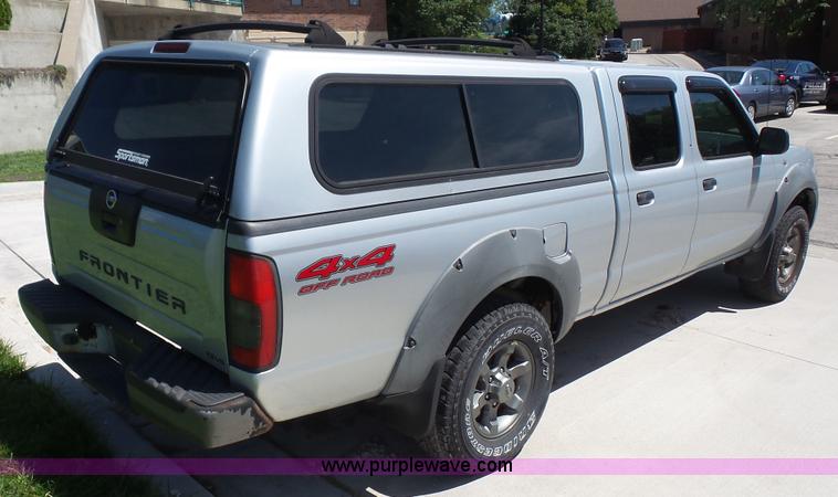 image for item L4797 2002 Nissan Frontier SE Crew Cab pickup truck