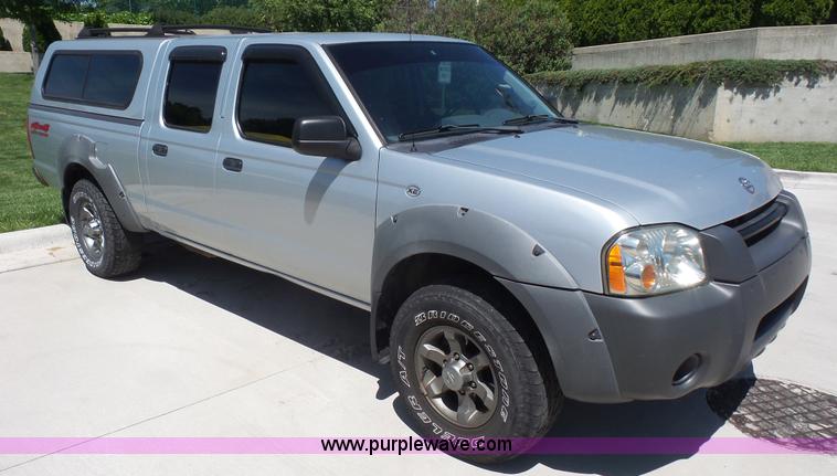 image for item L4797 2002 Nissan Frontier SE Crew Cab pickup truck