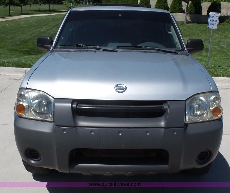 image for item L4797 2002 Nissan Frontier SE Crew Cab pickup truck