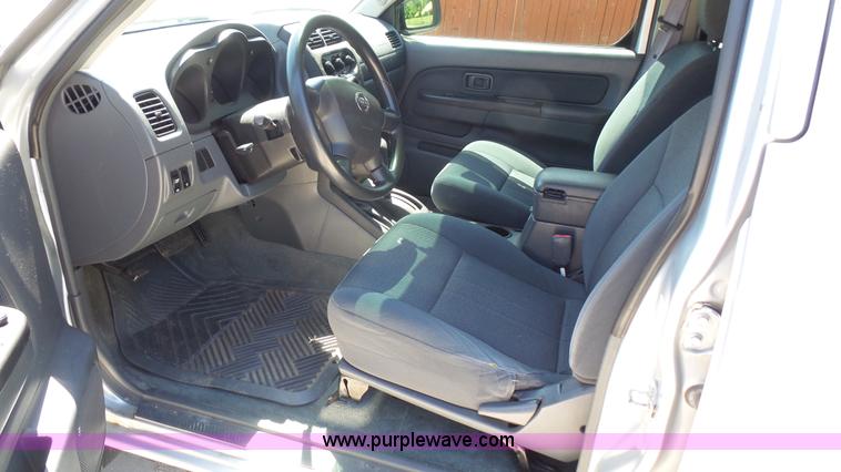 image for item L4797 2002 Nissan Frontier SE Crew Cab pickup truck