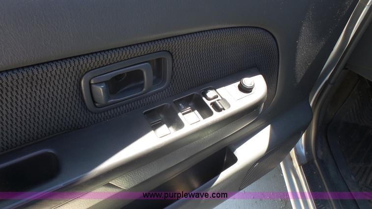 image for item L4797 2002 Nissan Frontier SE Crew Cab pickup truck