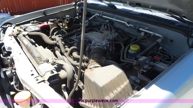 image for item L4797 2002 Nissan Frontier SE Crew Cab pickup truck