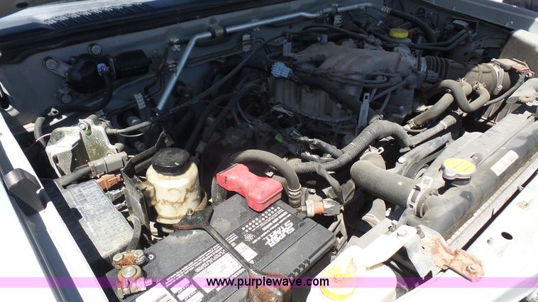 image for item L4797 2002 Nissan Frontier SE Crew Cab pickup truck