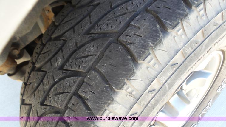 image for item L4797 2002 Nissan Frontier SE Crew Cab pickup truck