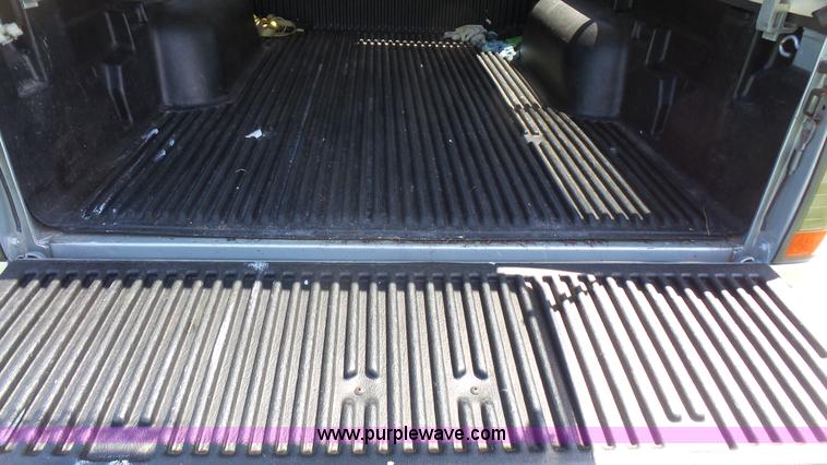 image for item L4797 2002 Nissan Frontier SE Crew Cab pickup truck