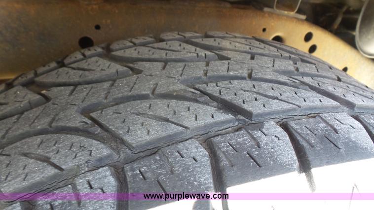 image for item L4797 2002 Nissan Frontier SE Crew Cab pickup truck