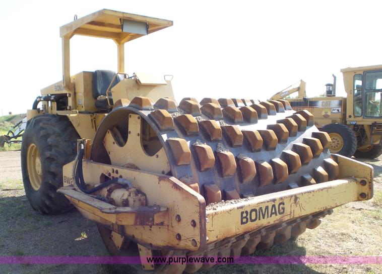 image for item L5258 Bomag BW210PD single drum roller