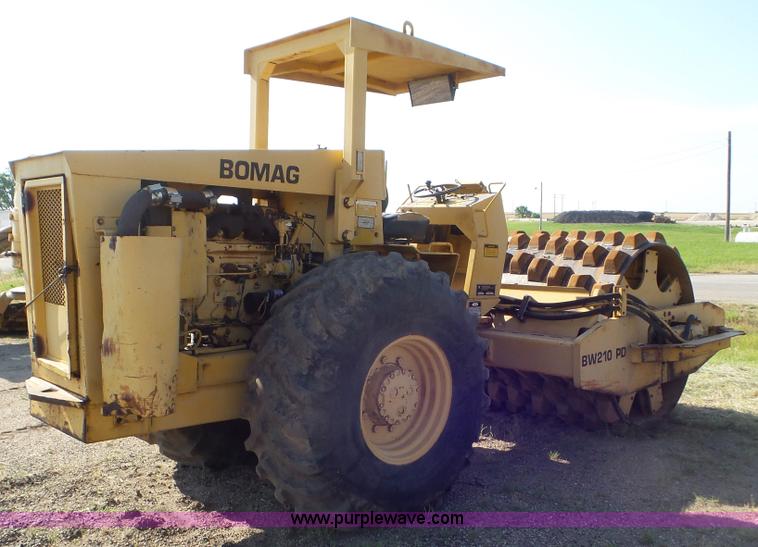 image for item L5258 Bomag BW210PD single drum roller