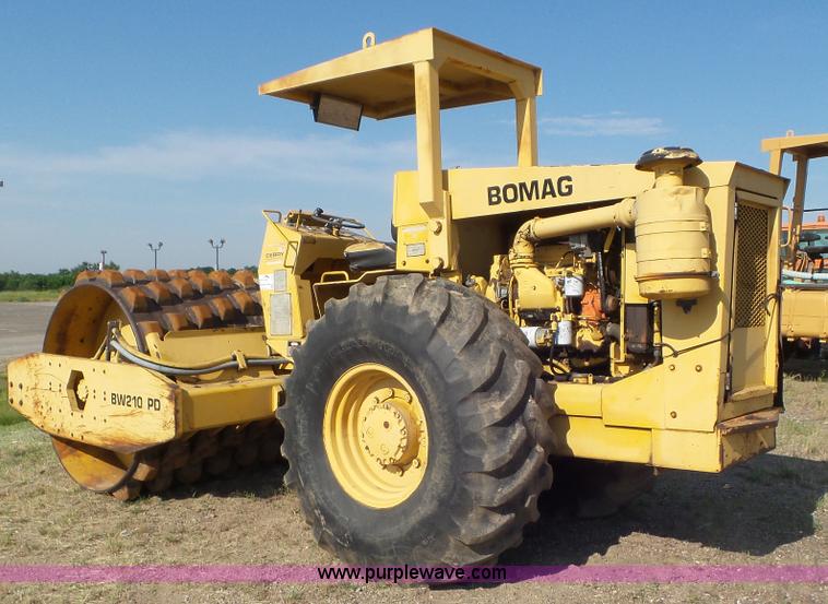 image for item L5258 Bomag BW210PD single drum roller