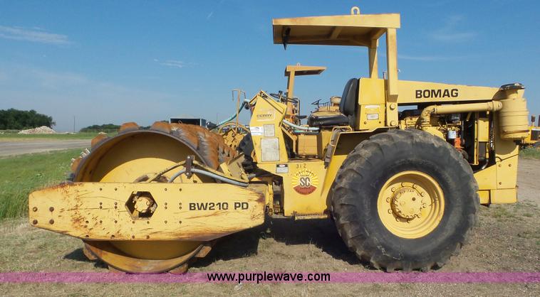 image for item L5258 Bomag BW210PD single drum roller