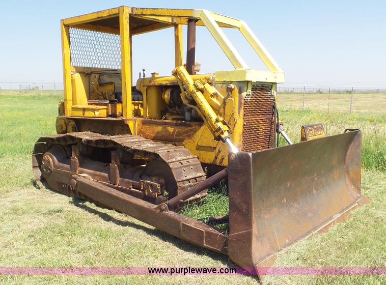 image for item L5260 1966 Caterpillar D6C dozer