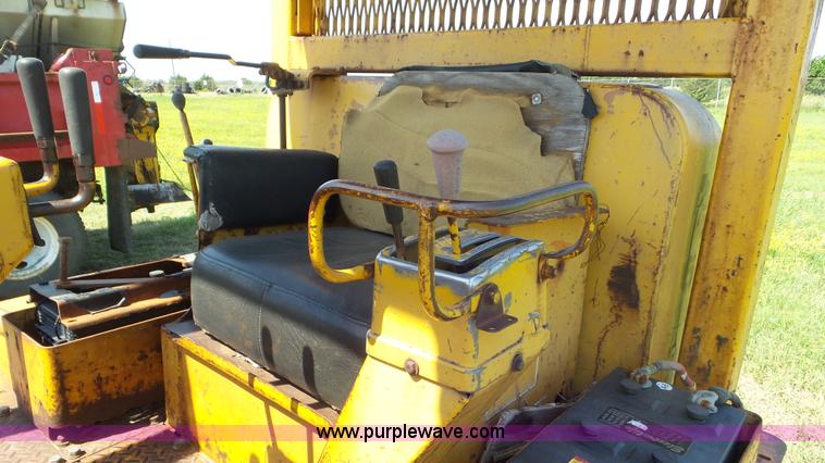image for item L5260 1966 Caterpillar D6C dozer